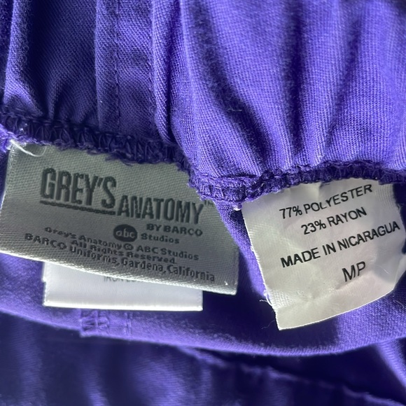 Grey’s Anatomy Women's Purple Scrub Set Size MP - Picture 7 of 7